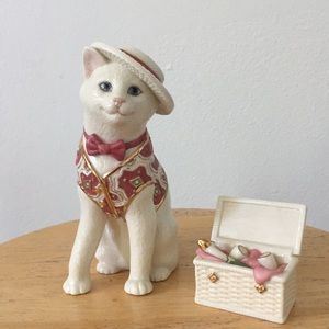 Lenox Parvaneh Cat. Perfect Day for a Picnic